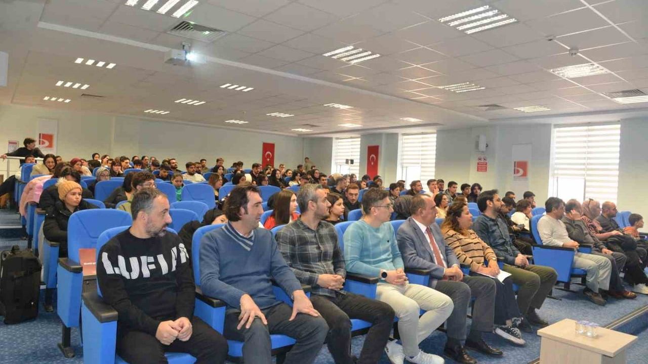 BŞEÜ'de 'Göktaşı Avcısı' semineri yoğun ilgi gördü