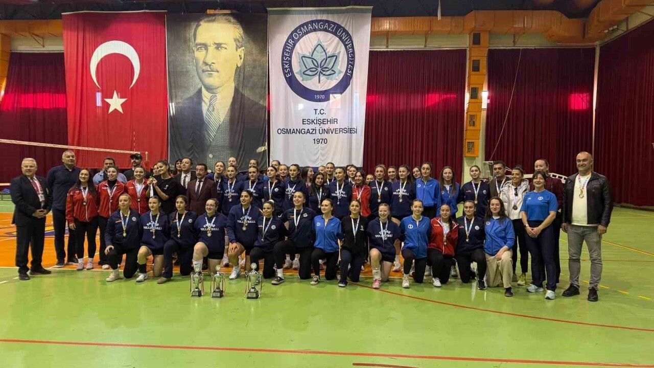 BŞEÜ Voleybol Takımları Ünilig Eskişehir Grubunda Başarı