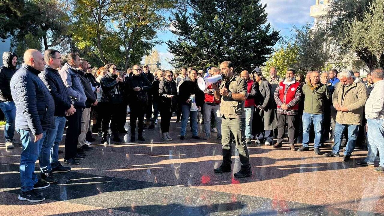 Buca Belediyesi'nde işçiler ikinci gün de iş bırakma eyleminde