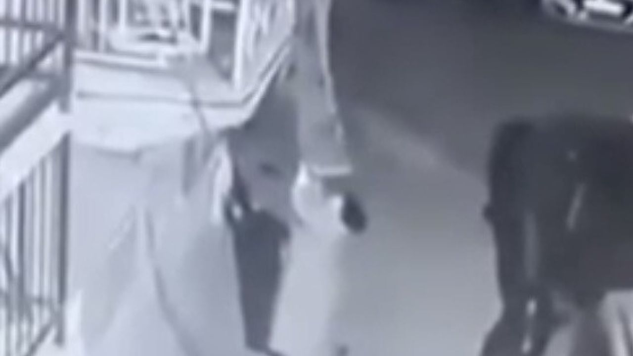 Buca'da balkondan halı çalan kadın güvenlik kamerasında