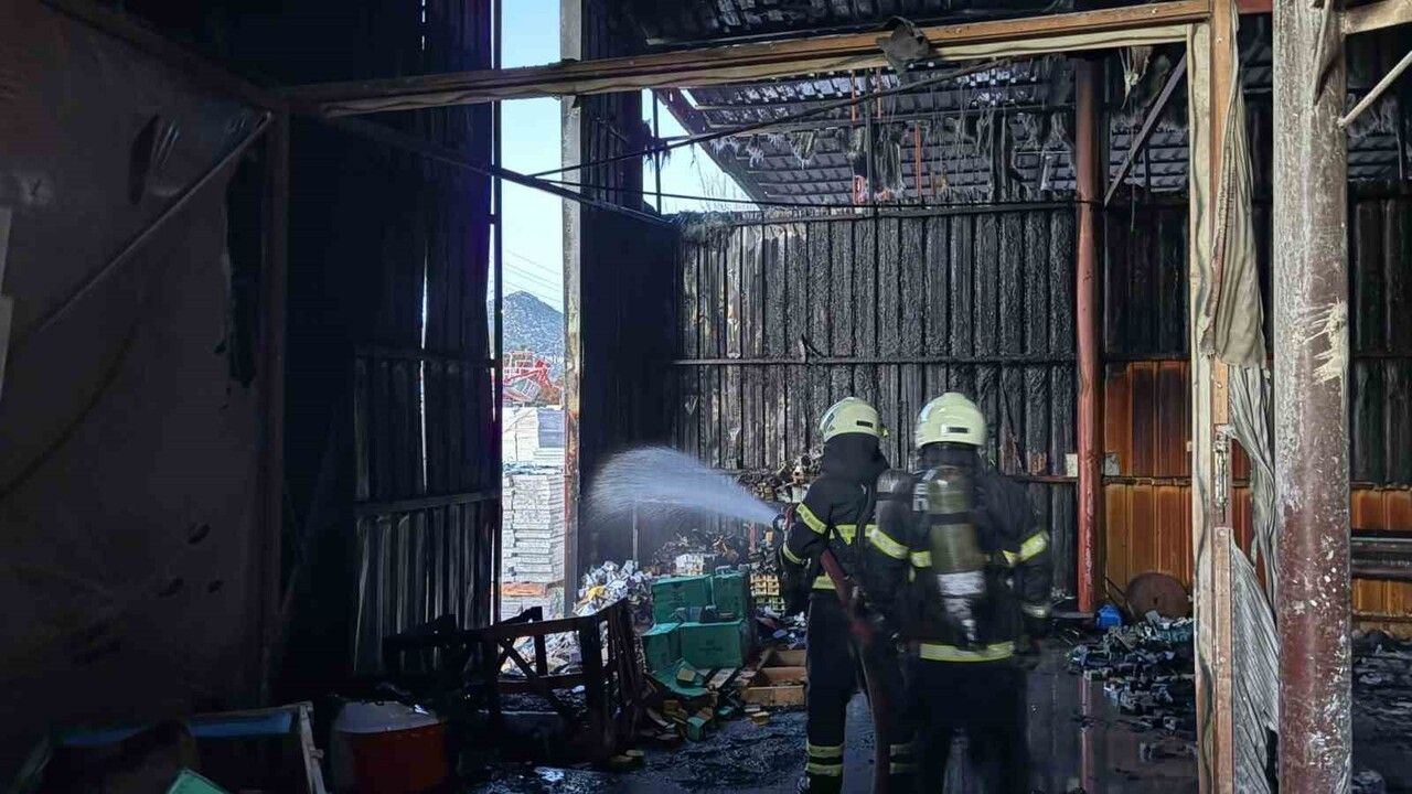 Bucak Organize Sanayi Sitesi'nde mermer fabrikasında yangın