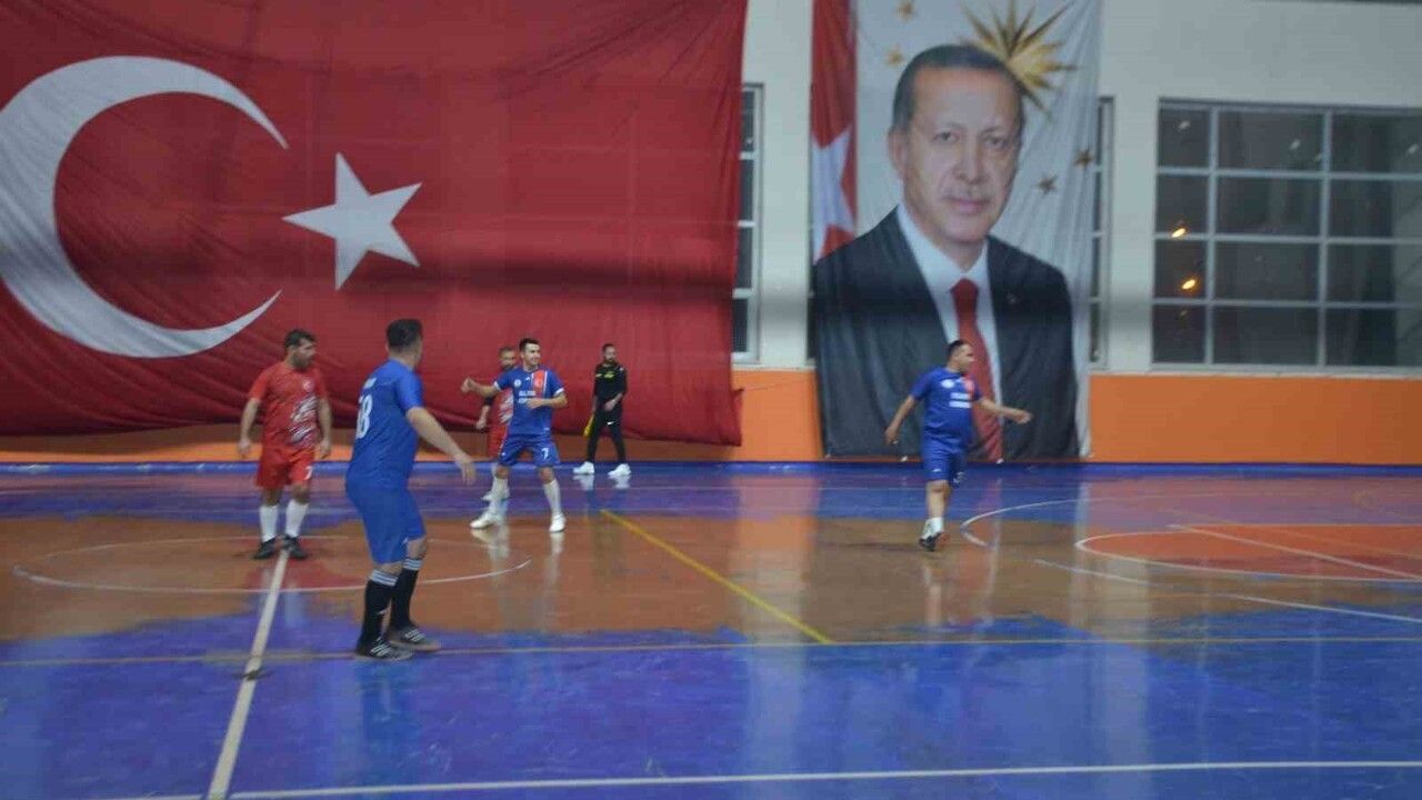 Bulanık’ta Kurumlar Arası Futsal Turnuvası 21 Takımla Başladı