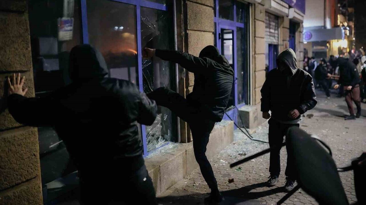 Bulgaristan’da Yolsuzluk Karşıtı Gösterilerde Gerginlik: 2 Polis Yaralandı, 10 Gözaltı