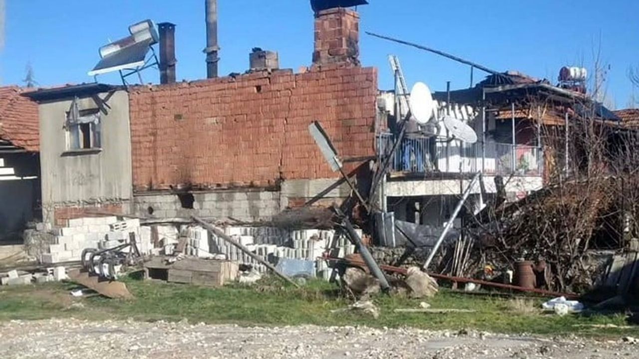 Burdur'da kalorifer kazanı patladı: İbecik'te ev kullanılamaz hale geldi