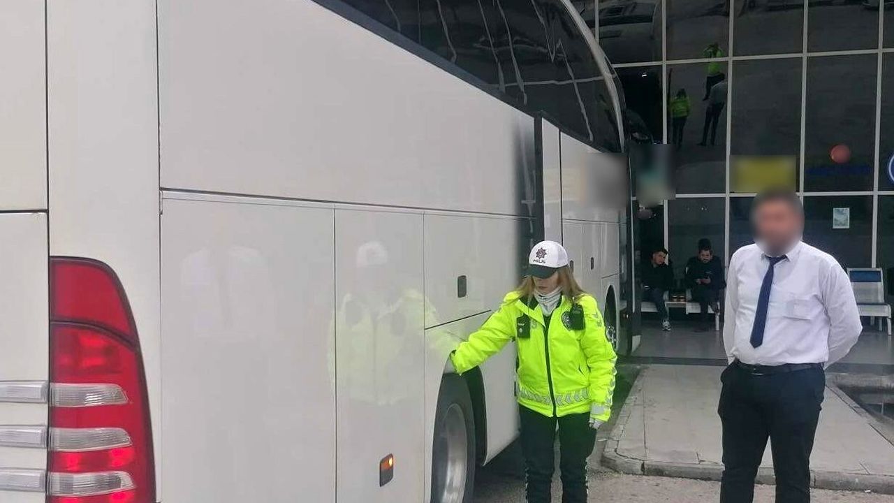 Burdur'da kış lastiği denetiminde 599 araç kontrol edildi