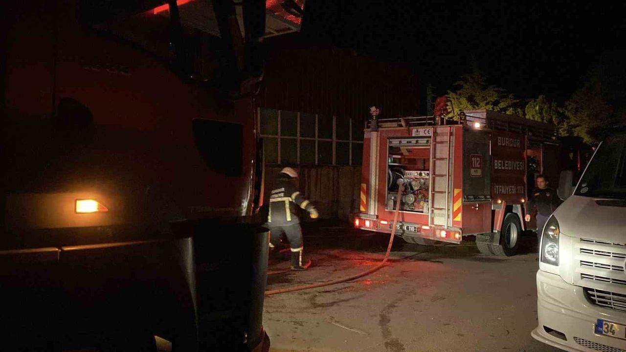 Burdur'da oto boyama atölyesinde yangın