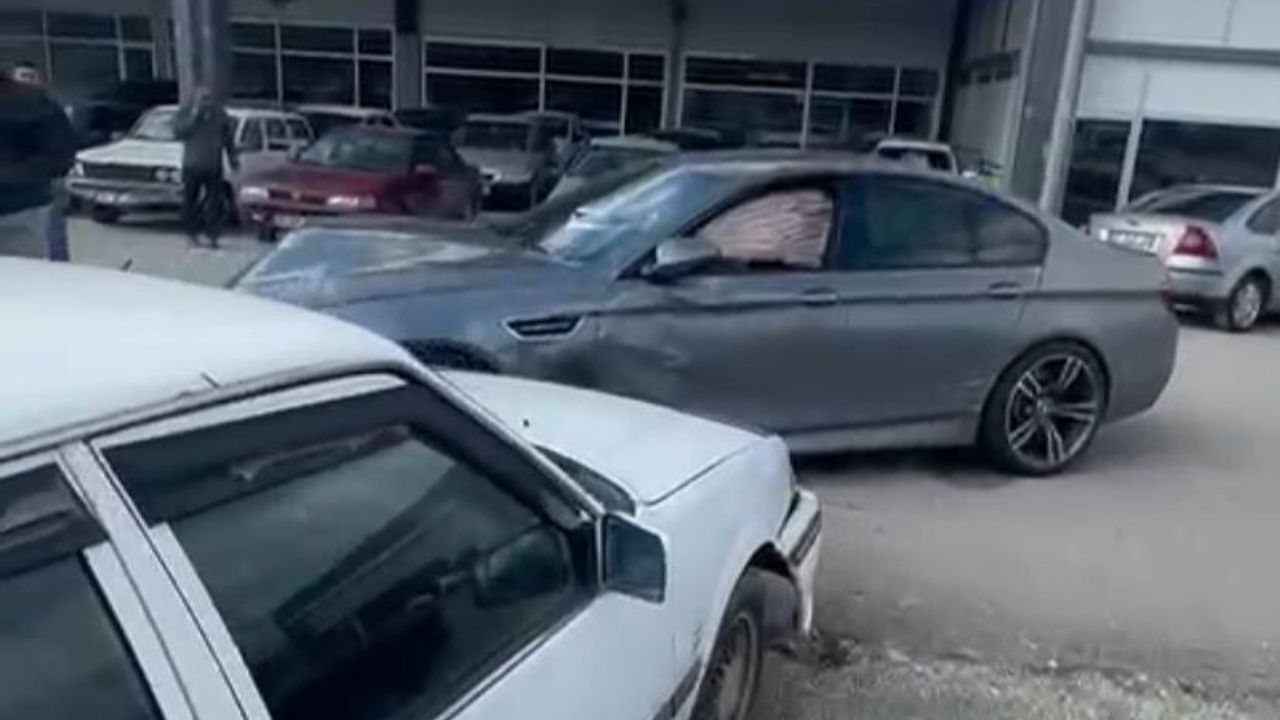 Burdur'da oto yıkamada izinsiz alınan lüks otomobil 3 araca çarptı: 1 yaralı