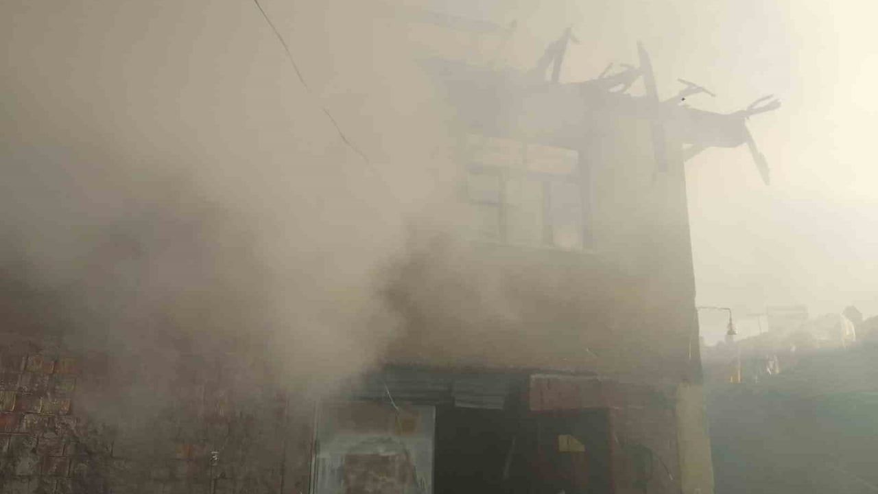 Burdur Kemer Elmacık'ta Ev Yangını Söndürüldü