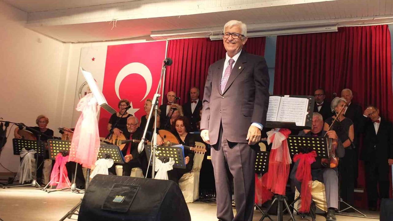 Burhaniye'de 'Dünden Kalanlar' konseri büyük ilgi gördü