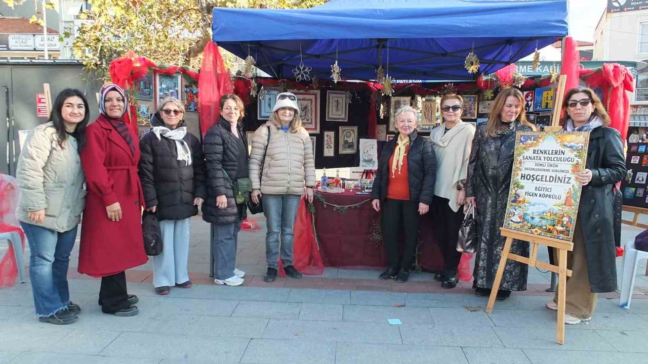 Burhaniye'de kadınların minyatürleri Cumhuriyet Meydanı'nda ilgi gördü
