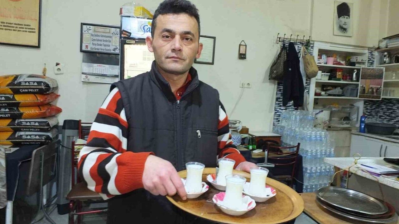 Burhaniye kahvehanelerinde çay yerine süt servisi ilgi görüyor