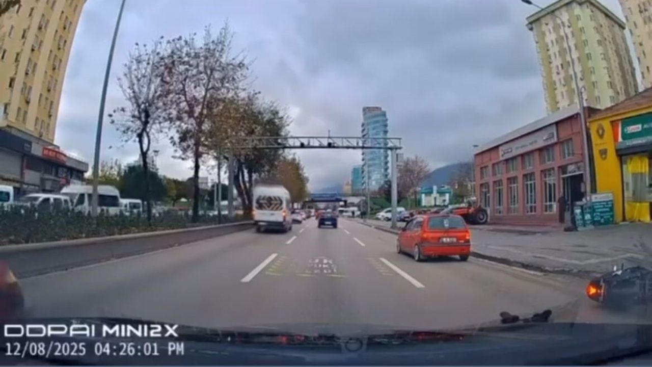Bursa-Ankara yolunda motosiklet kazası kamerada: Takip mesafesi vurgusu