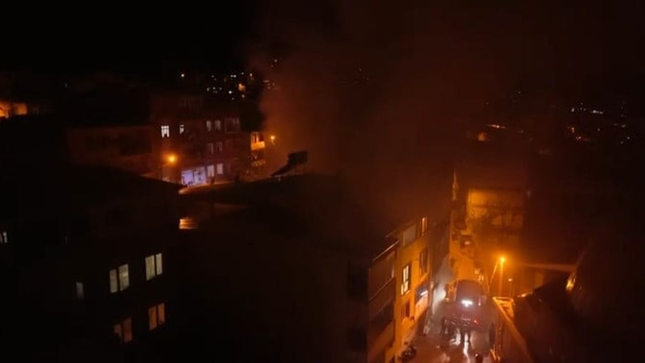 Bursa’da apartman deposunda yangın: 1 kişi hastaneye kaldırıldı