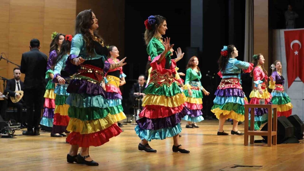 Bursa'da Balkan ve Roman Gecesi Coşkusu