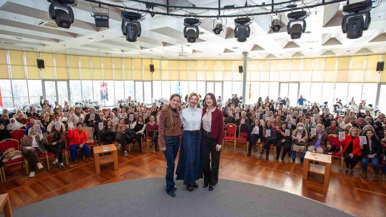 Bursa'da 'Bursa Sanatla Yeşeriyor' kapsamında Kadın ve Edebiyat Söyleşileri