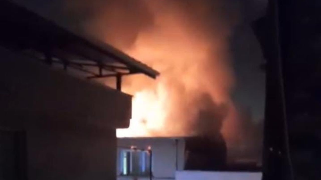 Bursa'da çatı yangını mahallede paniğe yol açtı