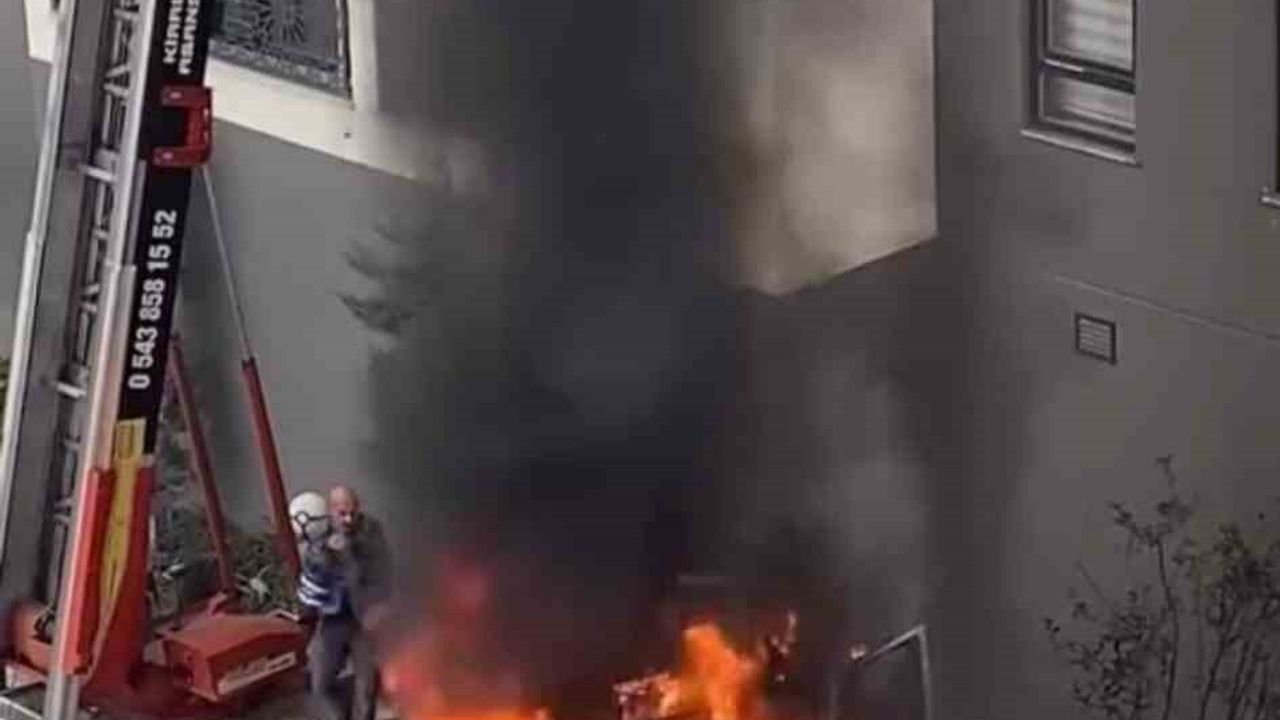 Bursa'da ev taşıma vinci alev aldı, site sakinleri damacanalarla müdahale etti