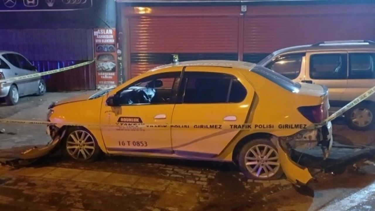 Bursa'da gasp edilen ticari taksi yarım saatlik kovalamaca sonucu pert oldu