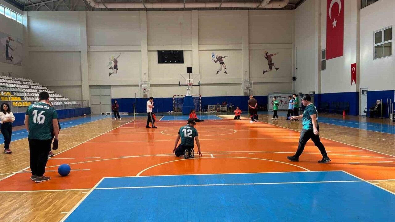 Bursa'da gözleri kapalı Goalball maçı: Kazanan empati