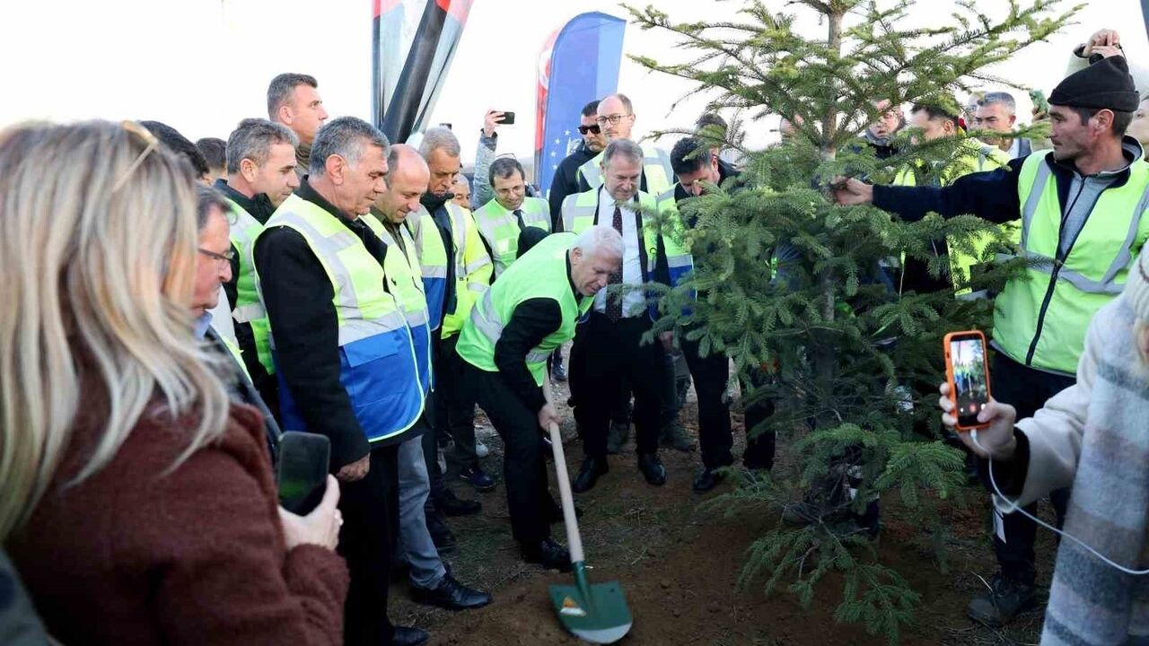 Bursa’da hatıra ormanına 15 bin 28 fidan dikildi