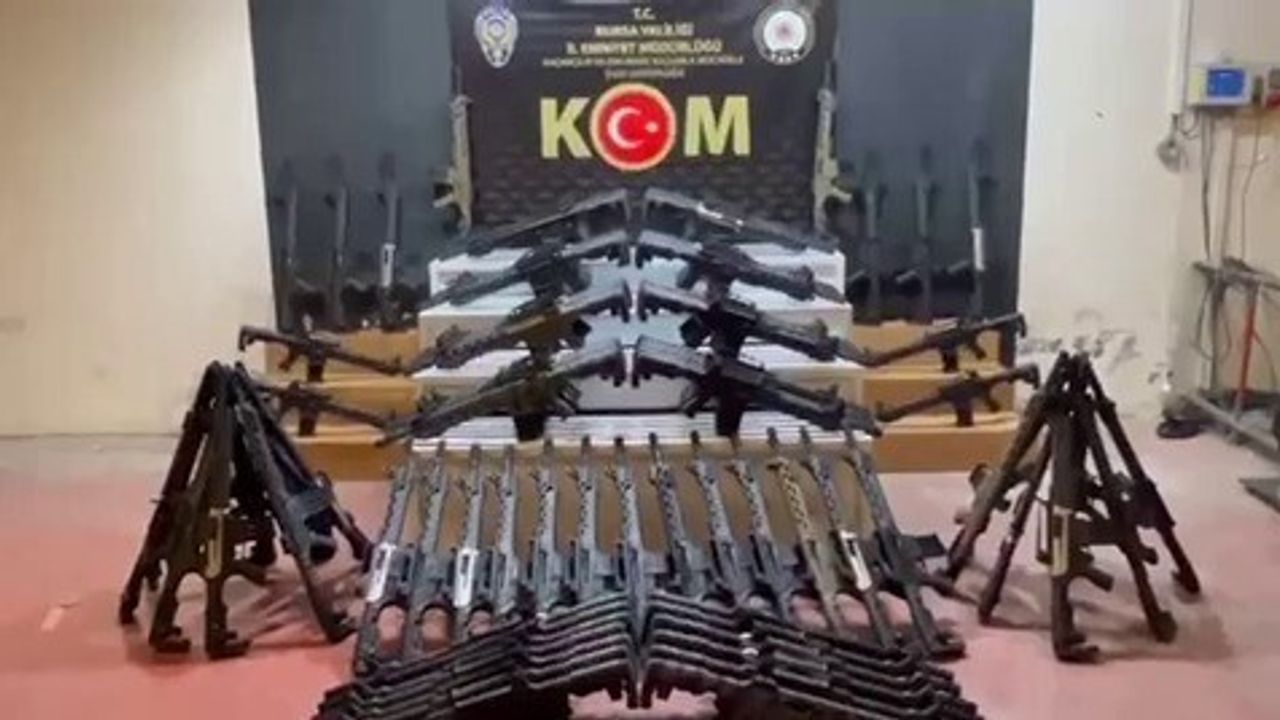 Bursa'da Kaçak Silah Operasyonu: 118 Ruhsatsız Tüfek Ele Geçirildi