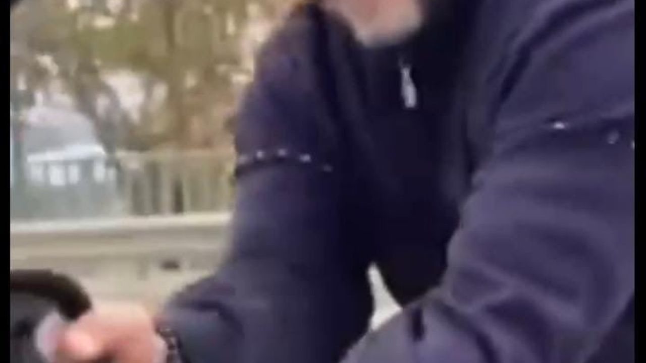 Bursa'da Osmangazi Belediyesi Meclis Üyesi Özlem Bodur'a trafikte saldırı — Kamera kaydı