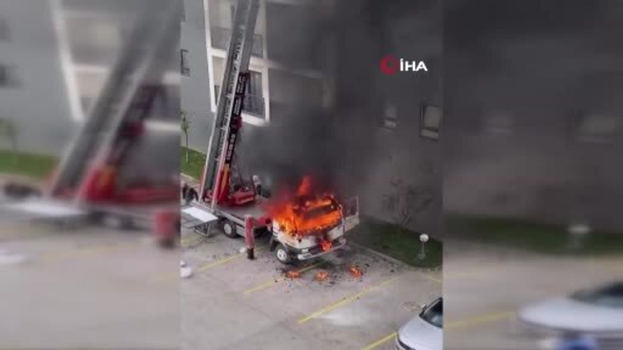 Bursa'da vinçli kamyon kabininde yangın: 6. kattan eşya taşınırken alevler yükseldi