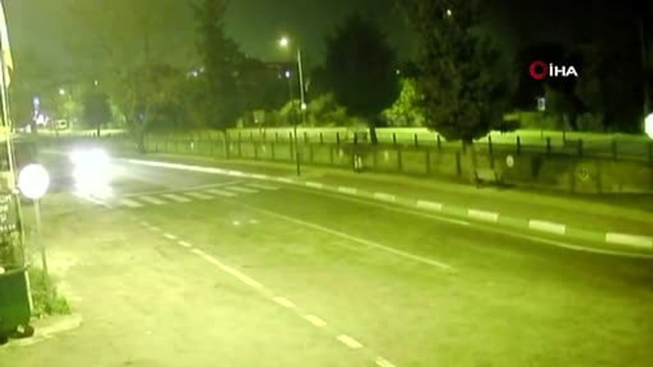 Bursa Gemlik'te minibüs dereye uçtu: 1 yaralı