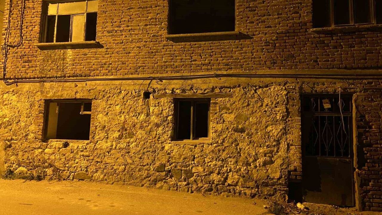 Bursa Mudanya’da 80 yaşındaki adam metruk evde ölü bulundu