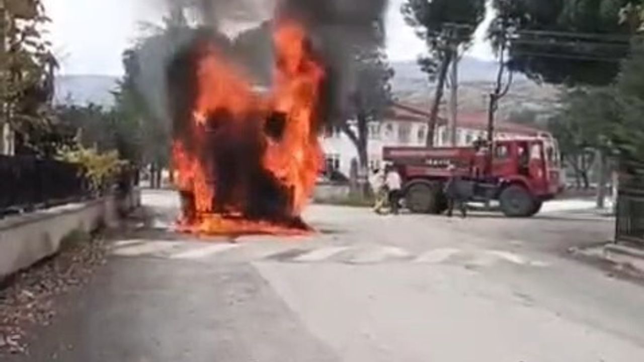 Bursa Mustafakemalpaşa'da hafriyat kamyonu alev aldı