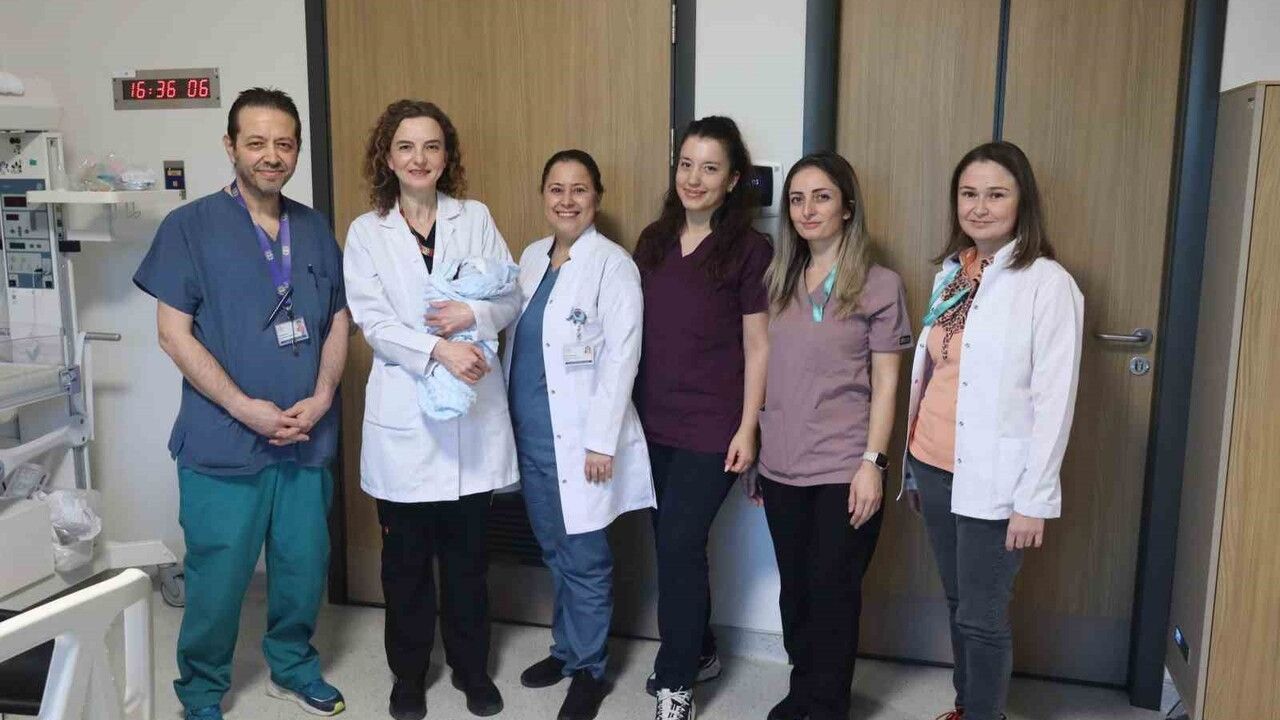 Bursa Şehir Hastanesi'nde Tüp Bebek Merkezinin İlk Bebeği Dünyaya Geldi