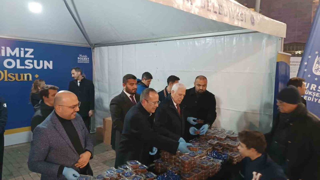 Bursalılar Regaip Kandili'nde Ulu Cami'de Bir Araya Geldi