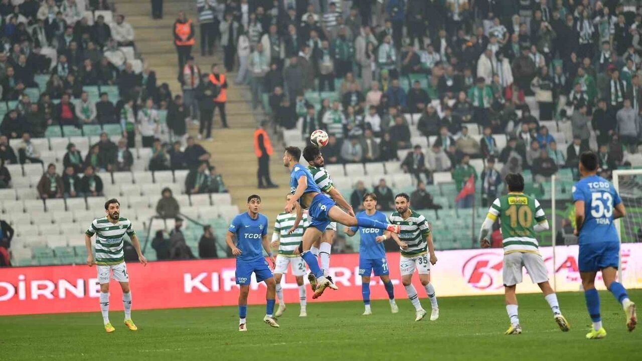 Bursaspor, Ankara Demirspor'u 4-0 mağlup etti