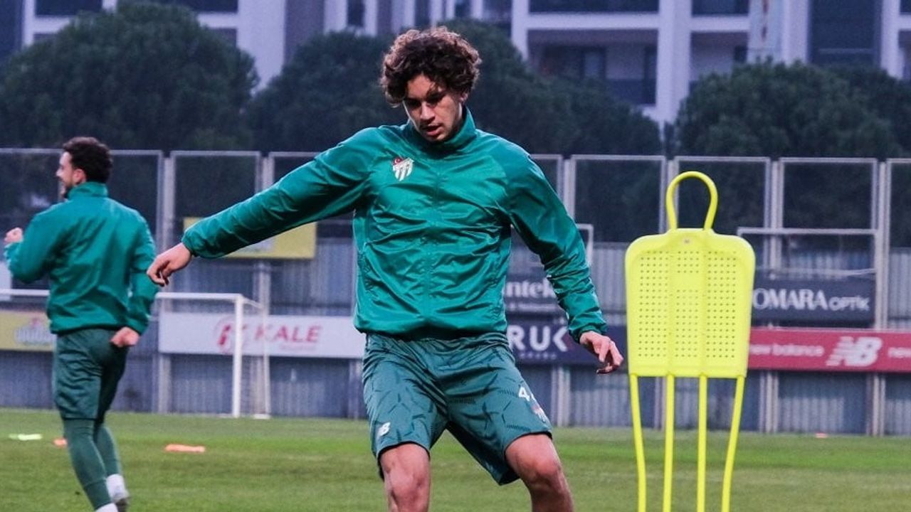 Bursaspor, Özlüce İbrahim Yazıcı Tesisleri'nde devre arası çalışmalarını sürdürüyor
