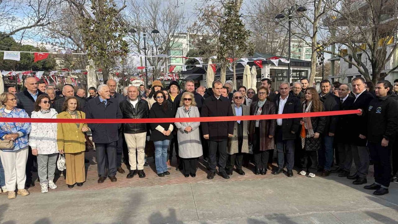 Büyükçekmece'de Demokrasi Parkı Çınaraltı Sosyal Tesisi ve Adalet ve Özgürlük Anıtı açıldı