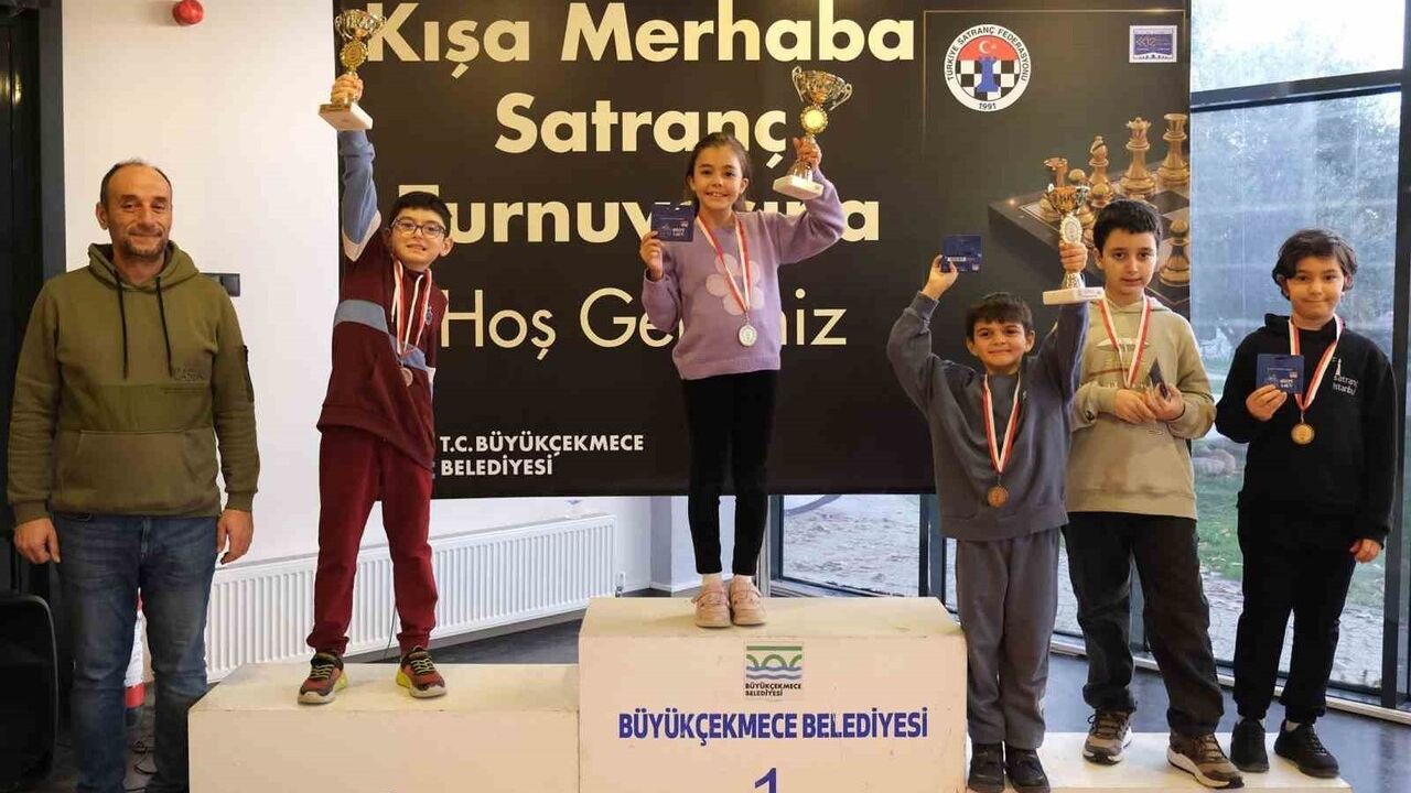 Büyükçekmece'de Kışa Merhaba Hızlı Satranç Turnuvası’nda Şampiyonlar Belirlendi