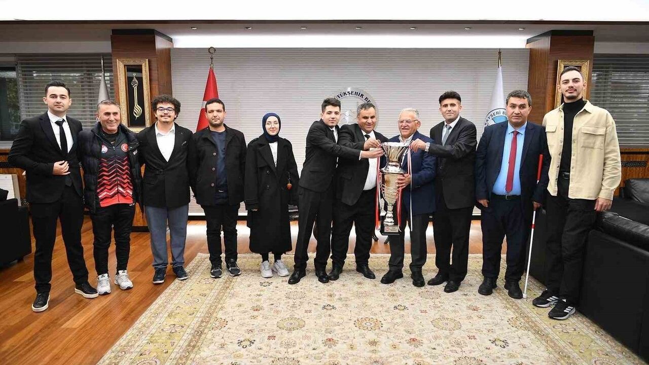 Büyükkılıç’a Sesi Görenler 1. Ligi Şampiyonluk Kupası Takdim Edildi