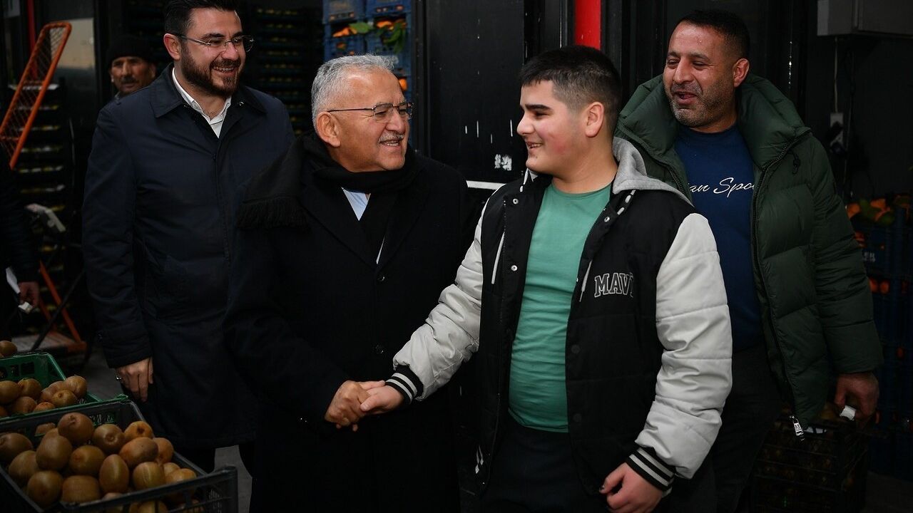 Büyükkılıç Hal Kompleksi'nde Sabah Buluşması