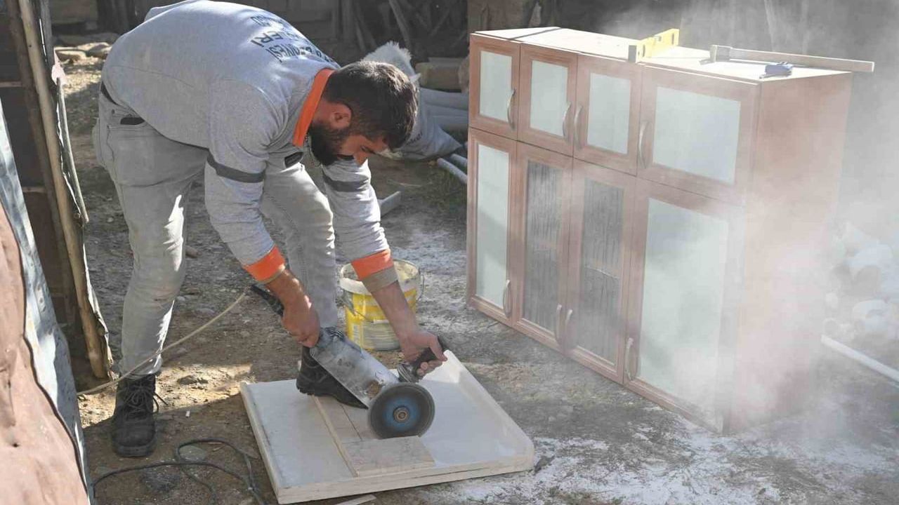 Çaltı köyünde Keziban Ertaş’ın evi yenilendi: Banyo, tuvalet ve mutfak düzenlendi