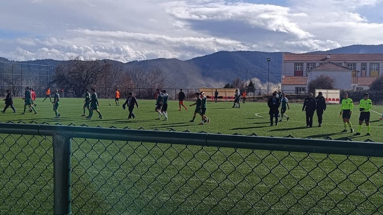 Çameli Belediyespor liderliğini korudu