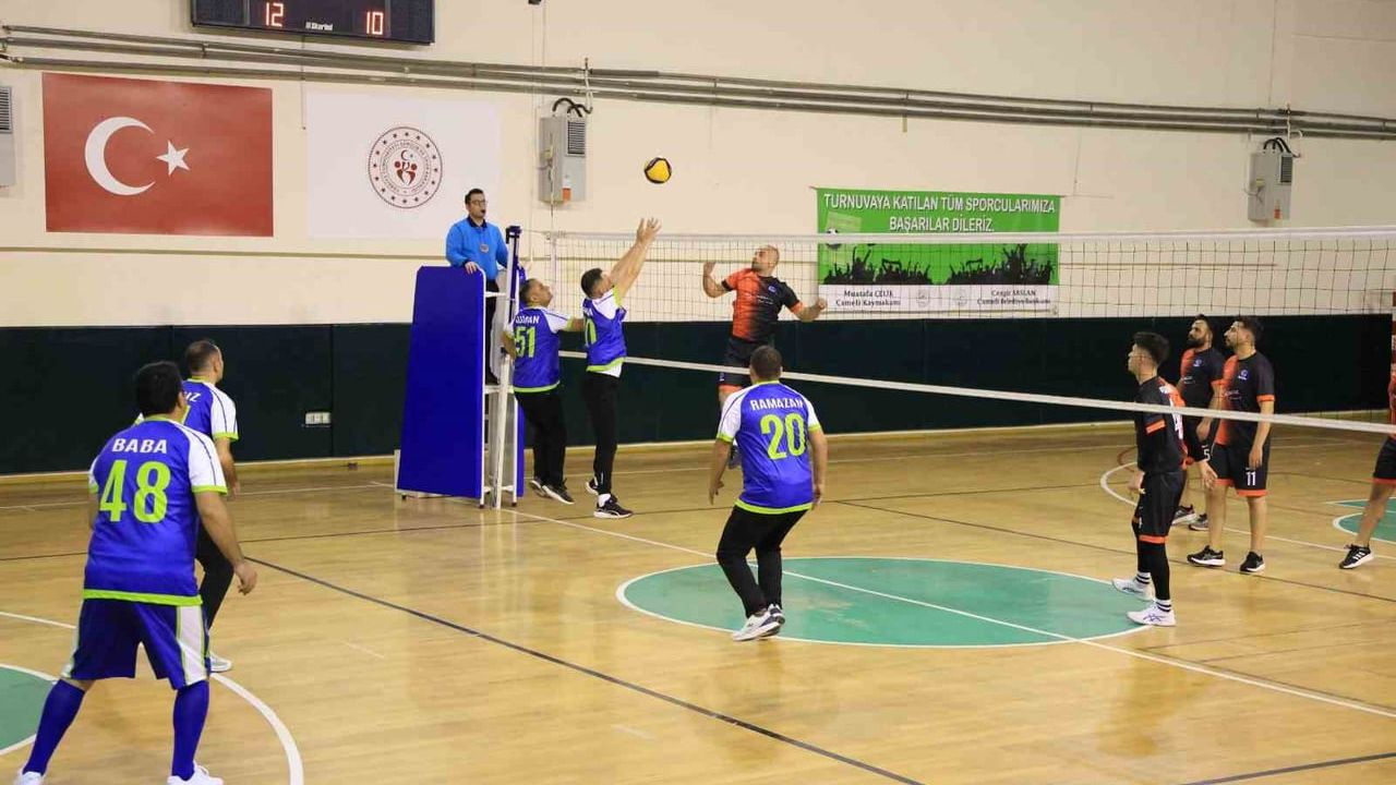 Çameli'de Kurumlar-Mahalleler Voleybol Turnuvası sürüyor