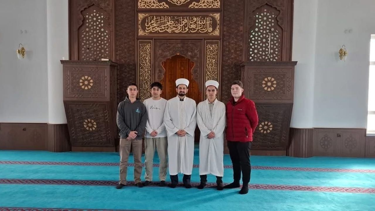Cami-Genç Buluşması: 'Gençler Mihrapta' Aşağı Söğütönü Hacı Veliler Camii'nde