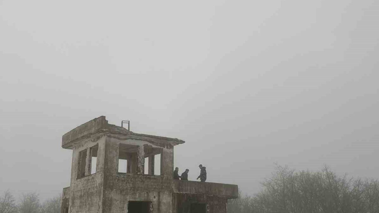 Çan ve Bayramiç'te mevsimin ilk karı dağları beyaza bürüdü
