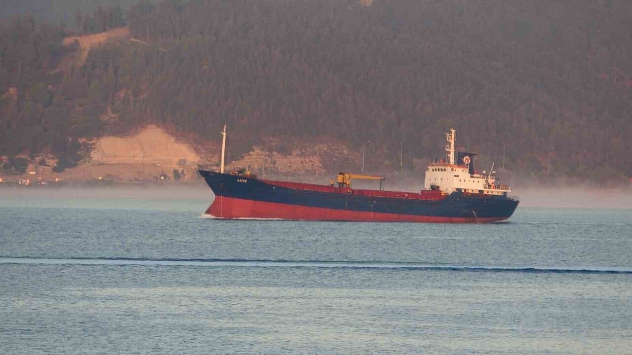Çanakkale Boğazı'nda transit gemi geçişleri sis nedeniyle durduruldu