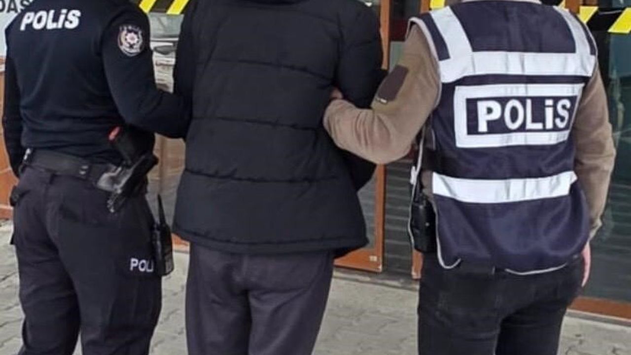 Çanakkale'de 6 ayrı suçtan aranan Cezayir uyruklu M.Z. tutuklandı