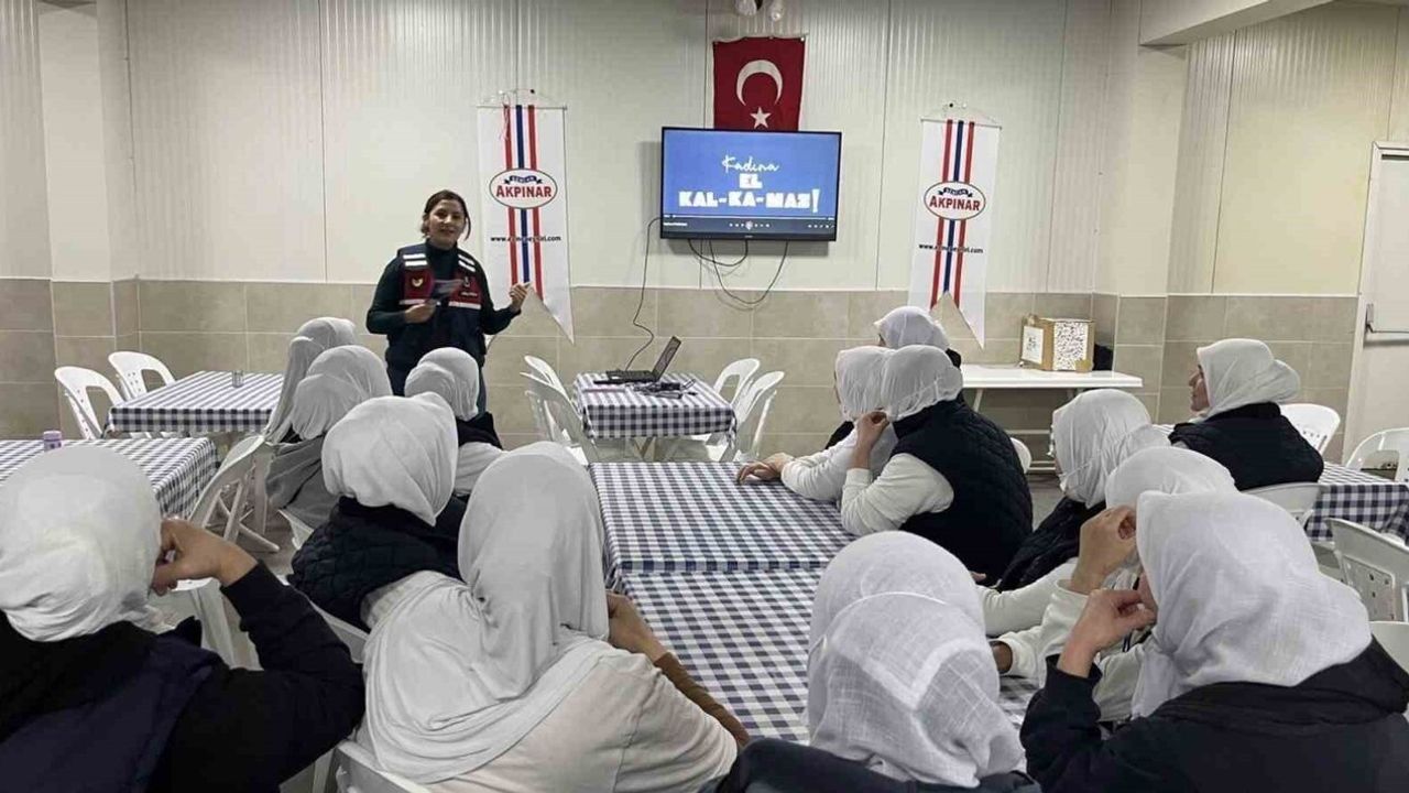 Çanakkale'de jandarma KADES ve kişisel güvenlik eğitimleri düzenledi