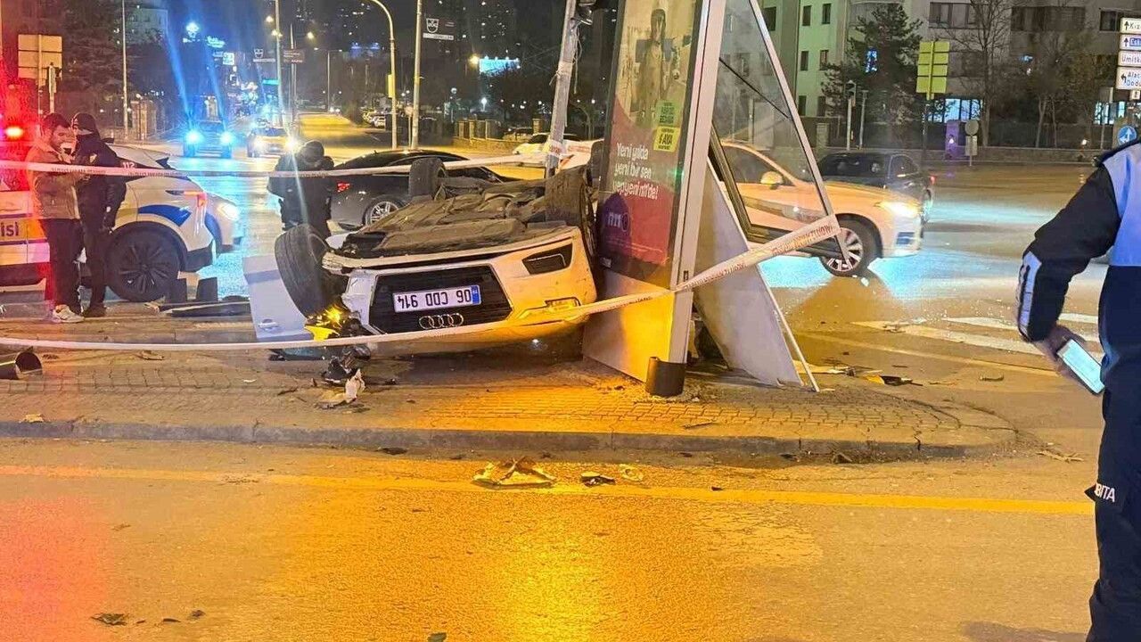 Çankaya'da otomobil ile motosiklet çarpıştı: 4 yaralı