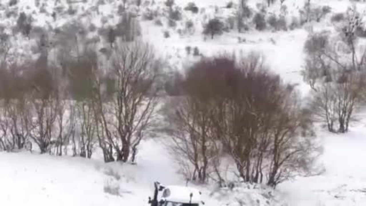 Çankırı'nın yüksek kesimlerinde kar yağışı ulaşımı etkiledi