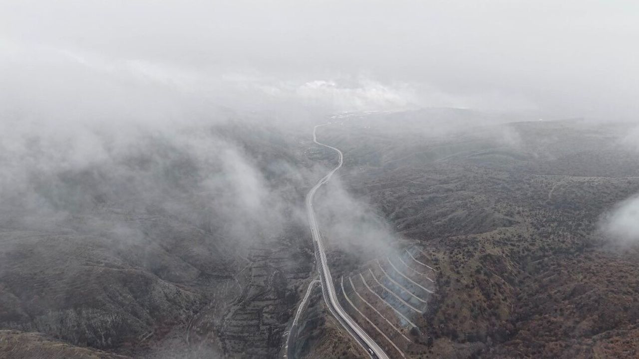 Çankırı'nın yüksek kesimlerinde sis etkili oldu