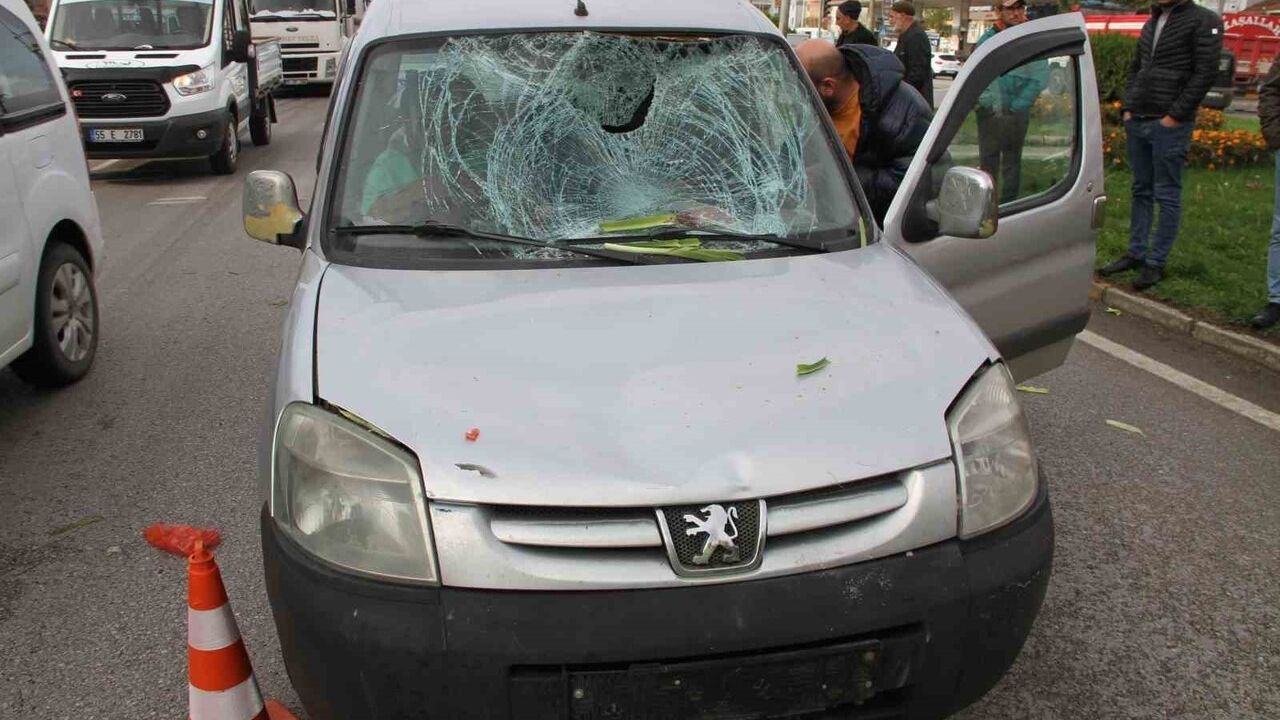 Çarşamba'da hafif ticari aracın çarptığı bisikletli ağır yaralandı